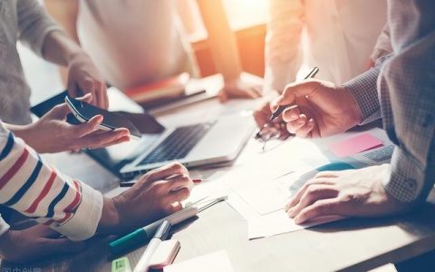 项目组织部门、成员协作时，管理上易出现哪些责任现象？