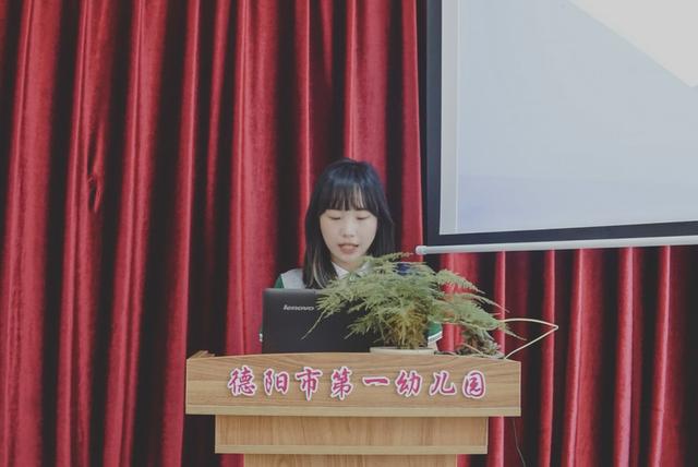 专家入园“把脉”，助力课题研究—德阳市一幼召开科研课题指导会